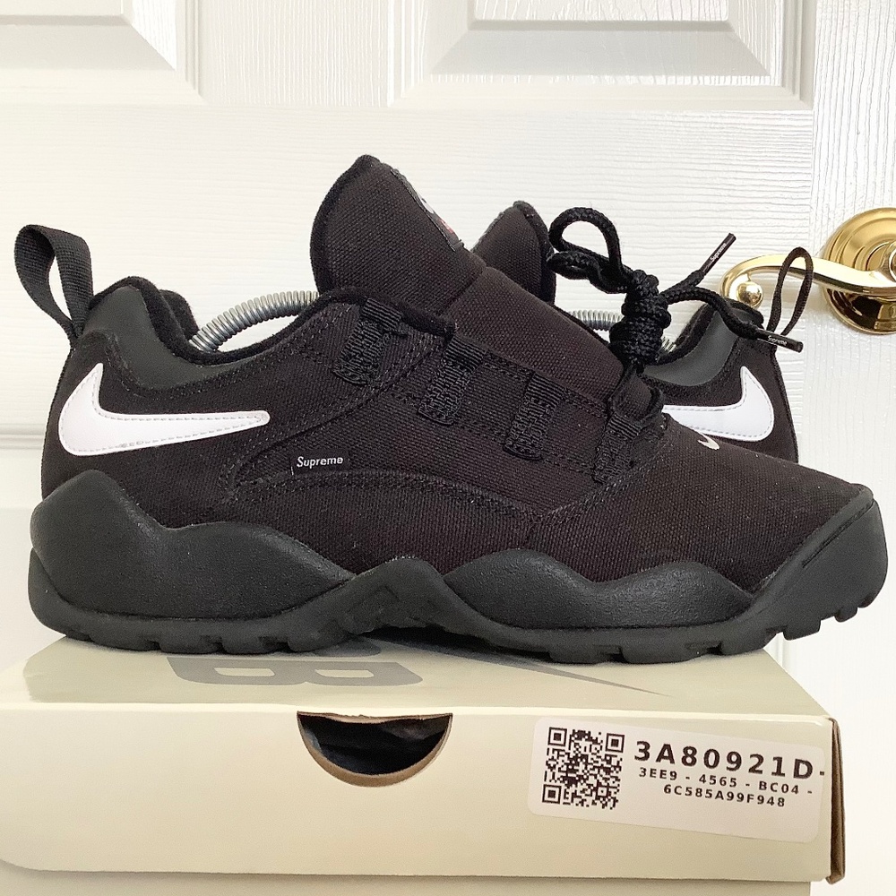SOLD! Mens Sz 10.5 - Nike Supreme x Darwin SB Low (FQ3000-001) Black/white-black